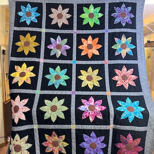Beautiful Homemade Queen Size Quilt, will fit Queen or Full size bed