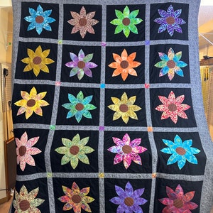 Beautiful Homemade Queen Size Quilt, will fit Queen or Full size bed