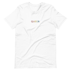 T-shirt brodé homosexuel arc-en-ciel
