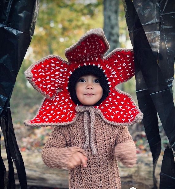 how to tie hands to bed