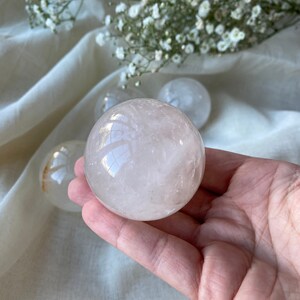 Bolas De Piedra De Gema De Cuarzo Gris Natural Hechas A Mano Bolas De Piedra De Gema De Cuarzo Gris Natural Hechas A Mano