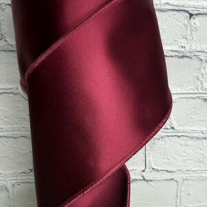 Burgundy Satin Fused Wired Ribbon – 4" x 10 Yards | John Mark Enterprises | Luxury Holiday & Everyday Decor afbeelding 5