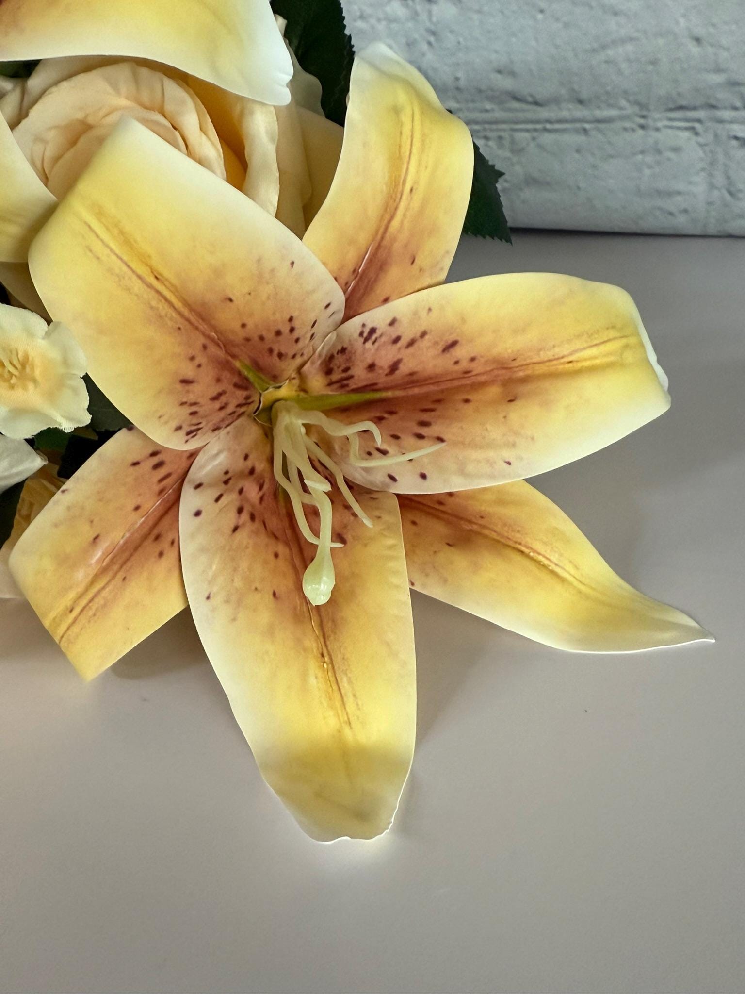 Tiger Lily Rose Bush, 12 Stems With Pale Yellow Roses and Lilies