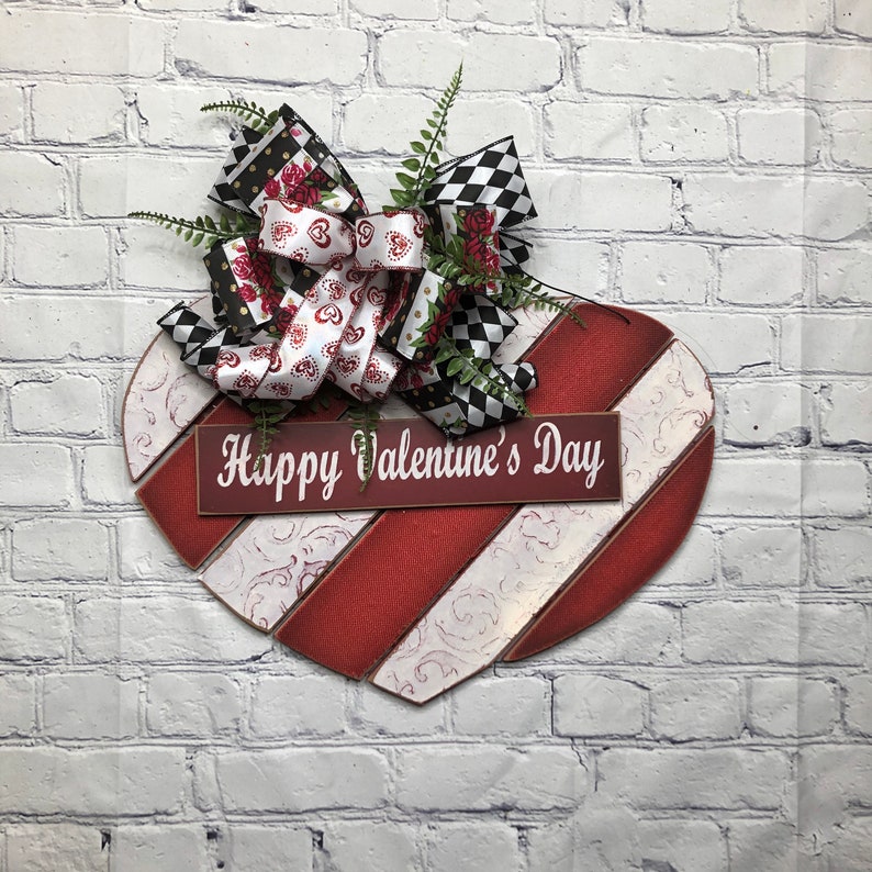 Happy Valentines Day Wooden Heart Decor, Valentine Farmhouse Wreath, Valentine Door Décor, Heart Door Décor, Happy Valentine Day Front Door image 7