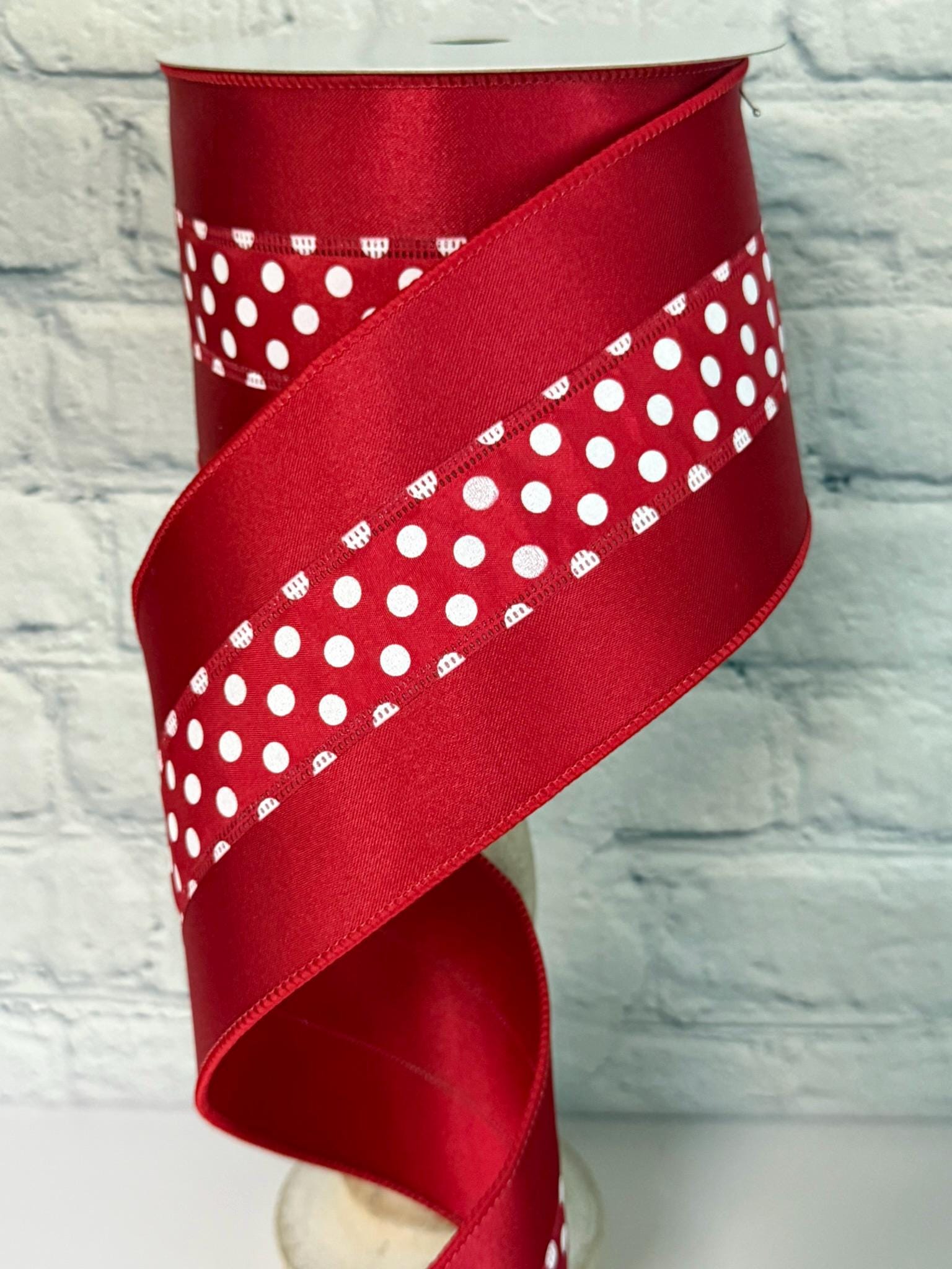 お歳暮ならオンライン Solid Red With White Mini Polka Dots Thick Satin, Sleek トップス