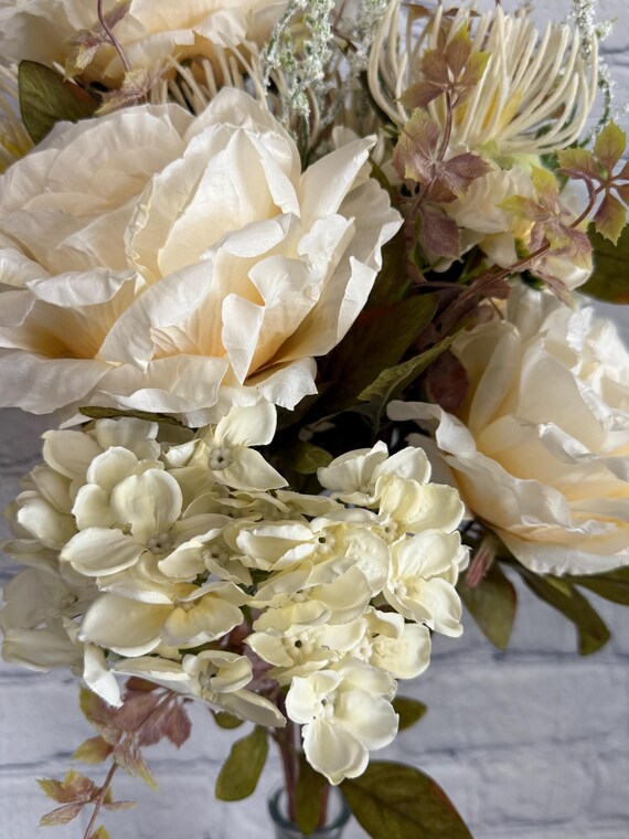 Cream Peony, Daisy, Protea Bush 21