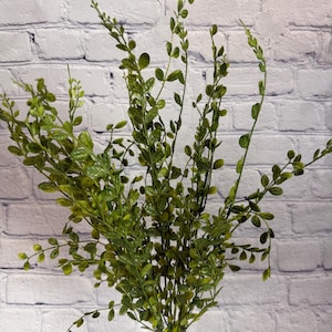 Artificial Boxwood Bush – 7 Stems, 22” Tall – Greenery for Arrangements & Décor, 13137GN