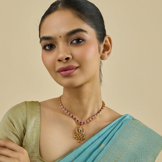 Collier en argent pur 92,5 plaqué or avec pierre rubis blanc et pendentif  paon jumeau et gouttes d'or