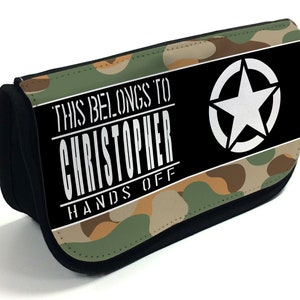 Étui à crayons de camouflage militaire personnalisé. Hands Off Boys Sac d’école stationnaire Idée cadeau d’anniversaire pour enfant. Nouveau trimestre De retour à l’école En classe
