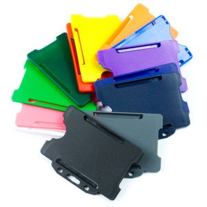 Porta-cartões de identificação. Diversas cores para cordões, crachás, eventos, funcionários, escolas. 86 x 54 mm