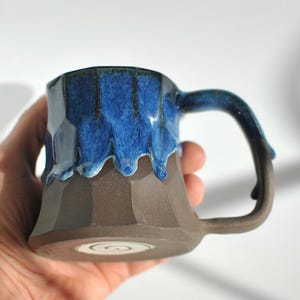 Handgemachte Steinzeug-Kaffeetasse, blaue Tropfglasur-Keramiktasse, einzigartige Keramikgeschenke