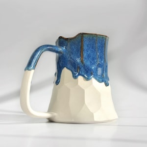 Mug en poterie en grès blanc avec glaçure bleue, Mug en céramique fait main avec anse, Grande chope à café/bière, Mug à café moderne 14 oz/20 oz