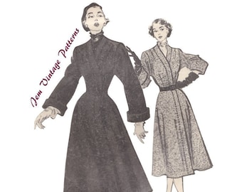 Könnte beinhalten: Vintage-Nähmuster-Illustration mit zwei Frauen, die Mäntel tragen. Die Frau links trägt einen schwarzen Mantel mit Pelzbesatz und die Frau rechts trägt einen grauen Mantel mit Gürtel. Das Muster enthält Anweisungen zum Nähen beider Mäntel.