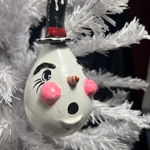 Ornamento di zucca con pupazzo di neve in stile folk art