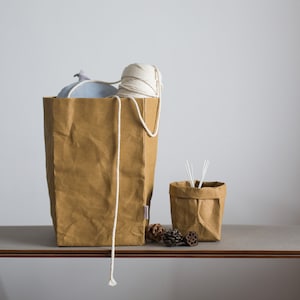 Borsa di carta marrone, sacchetto di carta lavabile, sacchetto di carta kraft, fioriera, cesto, pentola, naturale, colori primari, toni della Terra, plastica senza plastica