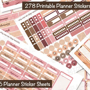 Op de afbeelding: Zes bedrukbare planner-stickerbladen met 278 stickers in verschillende vormen en maten. De stickers zijn in tinten bruin, roze en beige met witte accenten. De stickers bevatten tekst zoals "Deadline:", "Reply To:", "Confirm:", "Cancel:", "Important", "Shopping", "Day Day" en "Week".