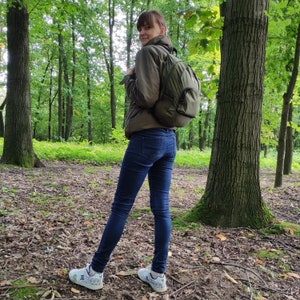 Sac à dos pliable ultraléger pour la marche, la randonnée ou les voyages. Sac à dos touristique kaki pour adulte et enfant. Volume 14,3 L. Offrez-lui