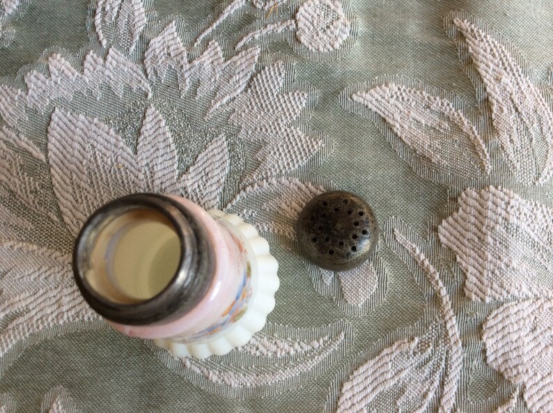 Washington Antique salt shaker creased neck Mt