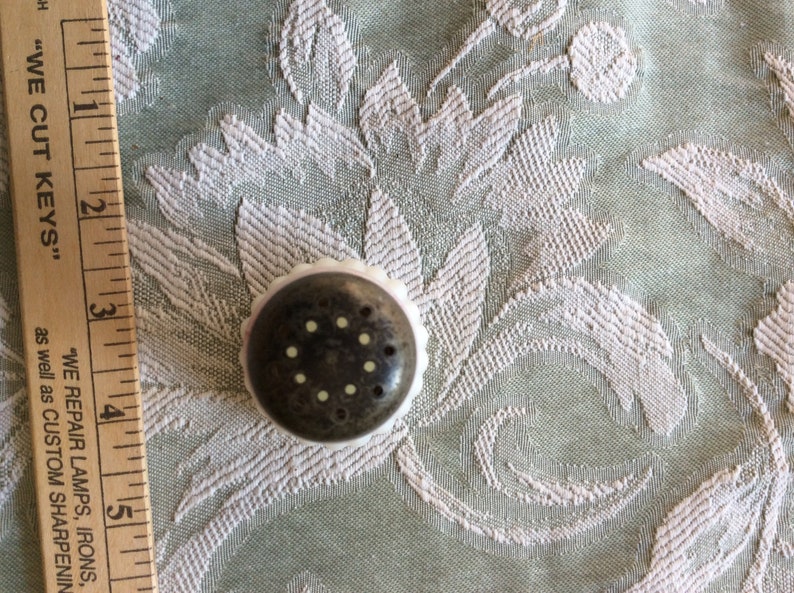 Washington Antique salt shaker creased neck Mt