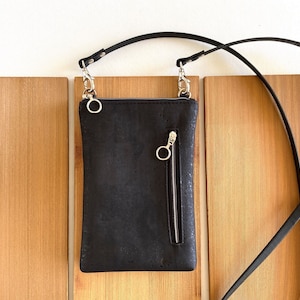 schwarze Smartphonetasche | vegane Handytasche aus Kork | nachhaltiges Geschenk
