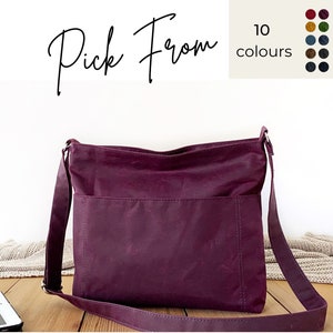 Beere mittelgroße Cross-Body Bag mit Reißverschluss und Außentasche, vegane Handtasche mit verstellbaren Trageriemen aus gewachstem Baumwollgewebe (Oilskin)