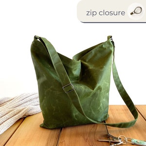 grüne Umhängetasche für Frauen, kleine Hobo Bag mit Reißverschluss, Umhängetasche aus Canvas