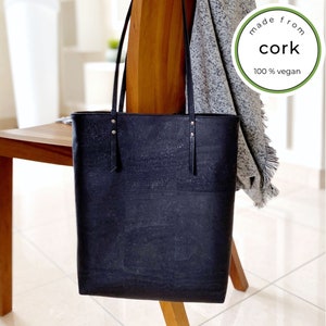 schwarze vegane Ledertasche für Frauen | Umhängetasche aus Korkstoff | Eco freundliches Geschenk für sie
