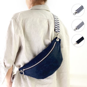 Dunkelblaue, vegane Bauchtasche aus gewachster Baumwolle (Oilskin), blaue Gürteltasche mit Reißverschluss und verstellbarem Gurt