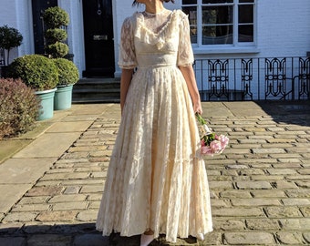 Elegant Vintage Lace off-white bridal dress size UK 8 perfect condition