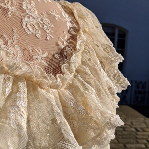 Elegant Vintage Lace off-white bridal dress size UK 8 perfect condition image 3