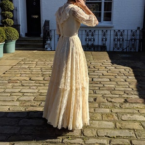 Elegant Vintage Lace off-white bridal dress size UK 8 perfect condition image 4
