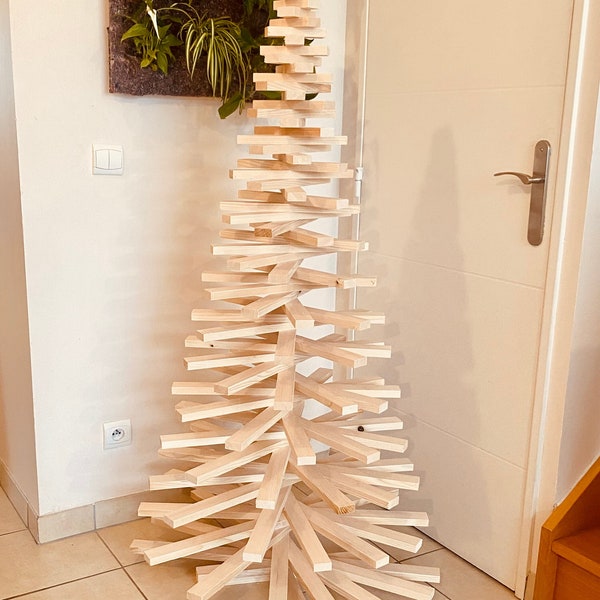 Árbol de Navidad de madera maciza natural.