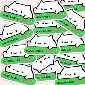 Op de afbeelding: Een verzameling witte kattenstickers met de tekst "TOUCH GRASS" op een groene grasachtergrond. De stickers tonen een cartoonkat met een eenvoudig ontwerp, perfect voor het versieren van laptops, waterflessen of notitieboekjes.