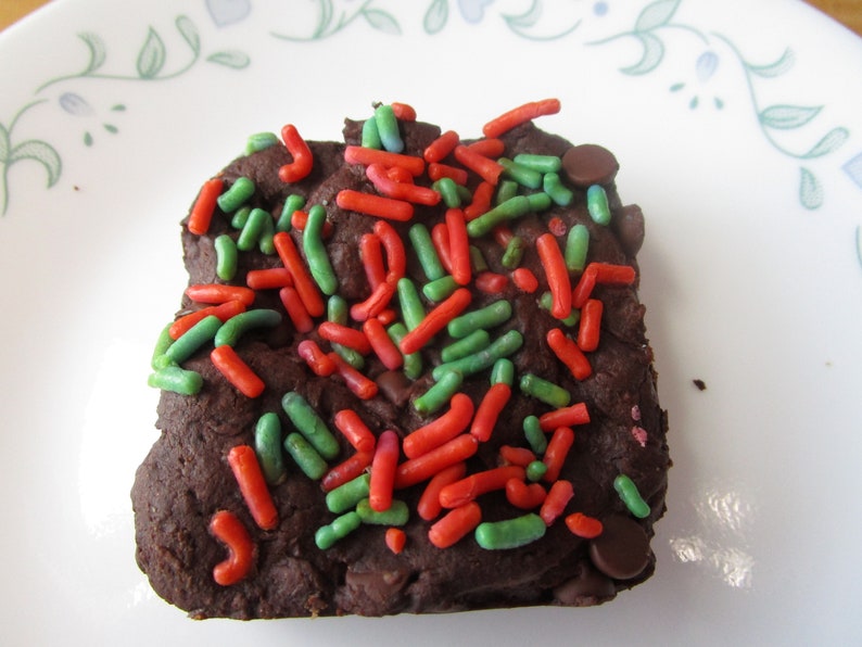 Brownies sin gluten, sin lácteos, veganos, sin huevo, sin frutos secos, sin soja, merienda segura para la escuela, regalo de cumpleaños, dulces para fiestas, celebraciones del 4 de julio. imagen 5