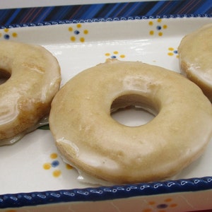 Gluten Free Glazed Donuts, Dairy Free, Egg Free, Vegan, Chocolate Vanilla, Nut Free, School Safe, Birthday Party Desserts, Back to school bild 4
