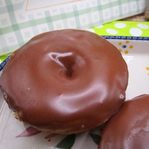 Gluten Free Glazed Donuts, Dairy Free, Egg Free, Vegan, Chocolate Vanilla, Nut Free, School Safe, Birthday Party Desserts, Back to school bild 9