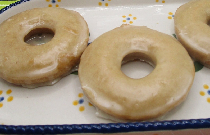 Gluten Free Glazed Donuts, Dairy Free, Egg Free, Vegan, Chocolate Vanilla, Nut Free, School Safe, Birthday Party Desserts, Back to school bild 7