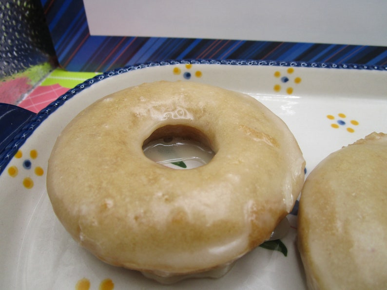 Gluten Free Glazed Donuts, Dairy Free, Egg Free, Vegan, Chocolate Vanilla, Nut Free, School Safe, Birthday Party Desserts, Back to school bild 11