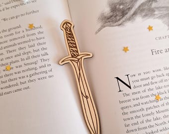Sting shaped sword bookmark, engraved wooden bookmark, fantasy bookmark, bookshelf decor, bookish gifts, fantasy book gifts