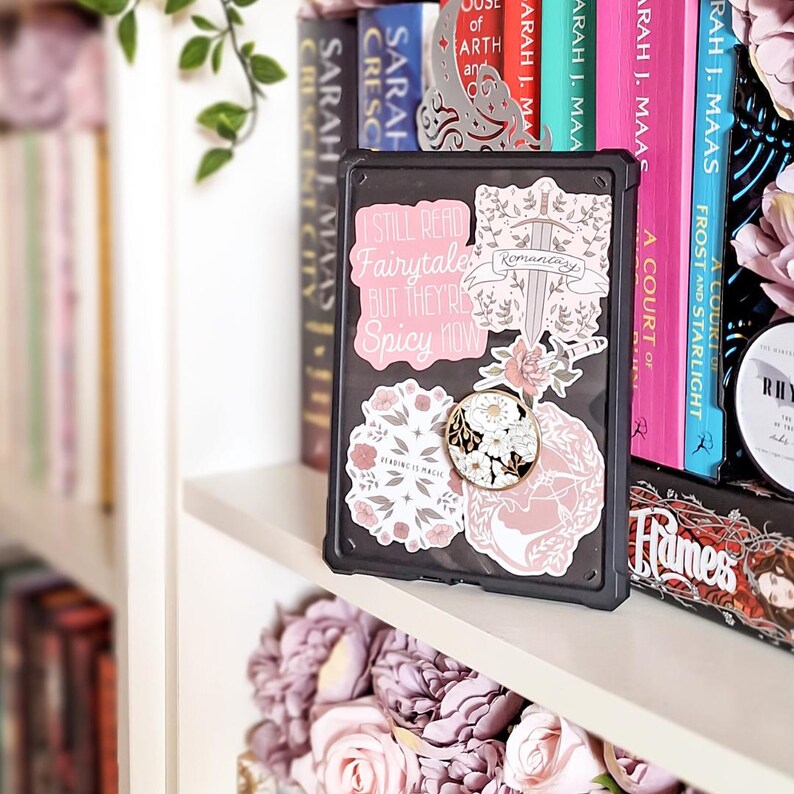 Klistermärke med feminint raseri: Boklig dekal för Kindle bild 3