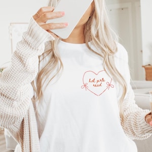 Hot girls read coquette bookish cotton t-shirt