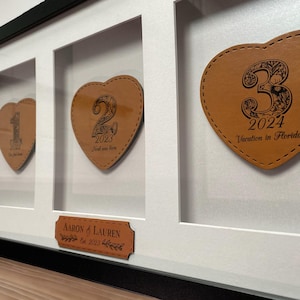 Ledergeschenk zum 3. Hochzeitstag. Personalisiertes Geschenk zum dritten Hochzeitstag für Ehefrau oder Ehemann. Vegane und umweltfreundliche Produkte.