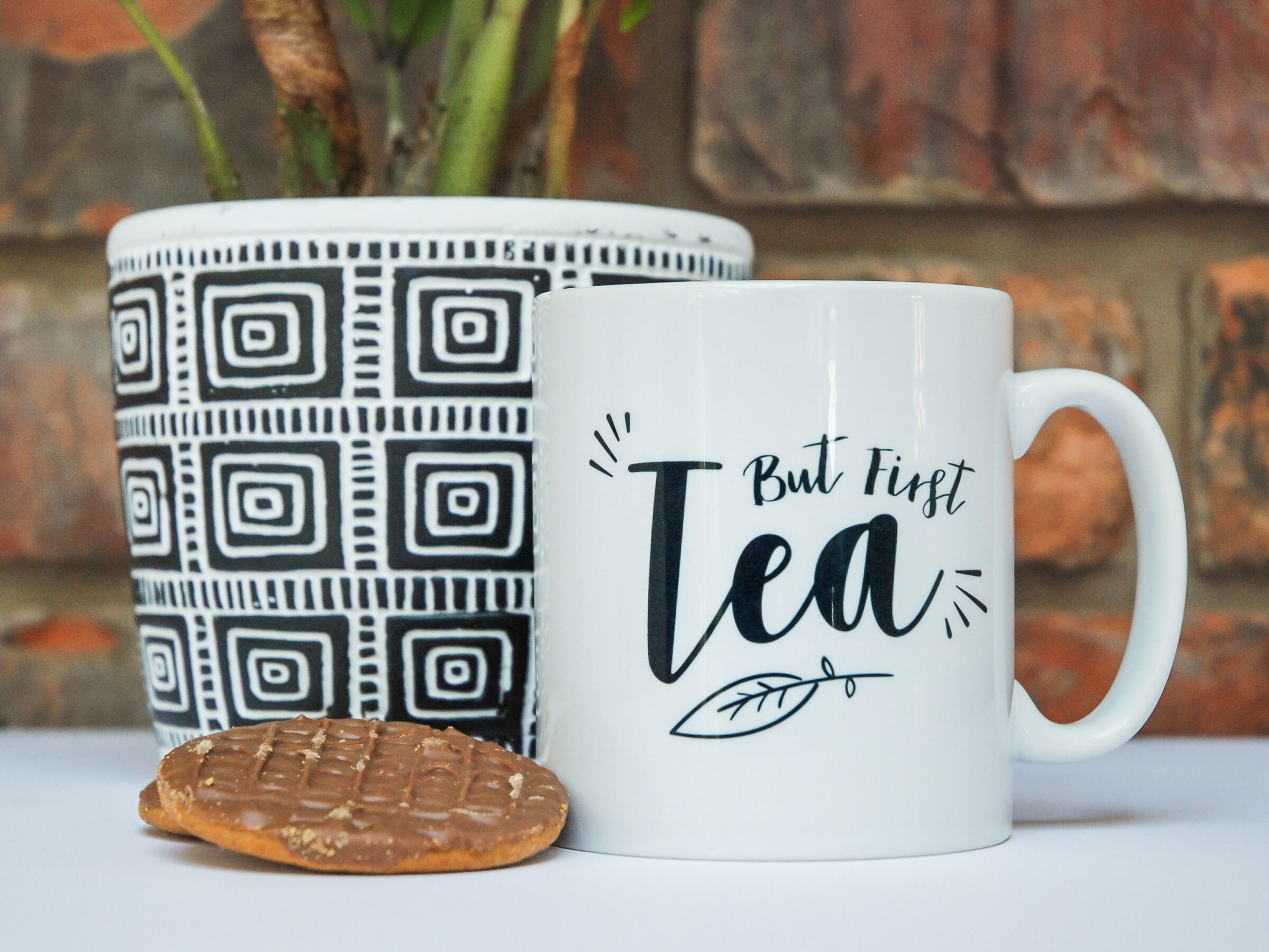  Gifts by Lulee, LLC Tal Vez No Le Caigo Bien a Todo El Mundo  Pero No Inspirational Personalized Chocolate Coffee Tea Mug (White) : Home  & Kitchen