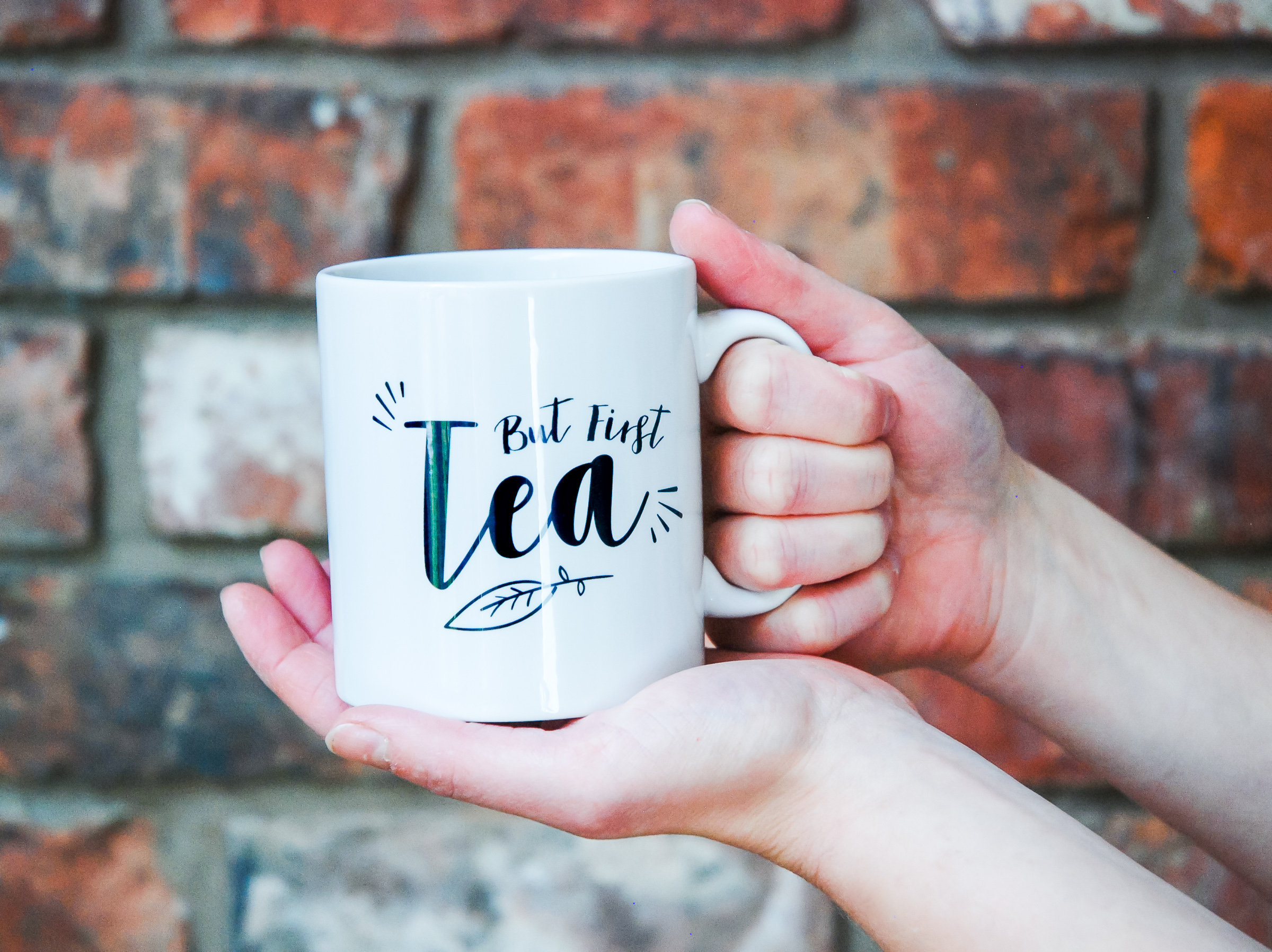  Gifts by Lulee, LLC Tal Vez No Le Caigo Bien a Todo El Mundo  Pero No Inspirational Personalized Chocolate Coffee Tea Mug (White) : Home  & Kitchen