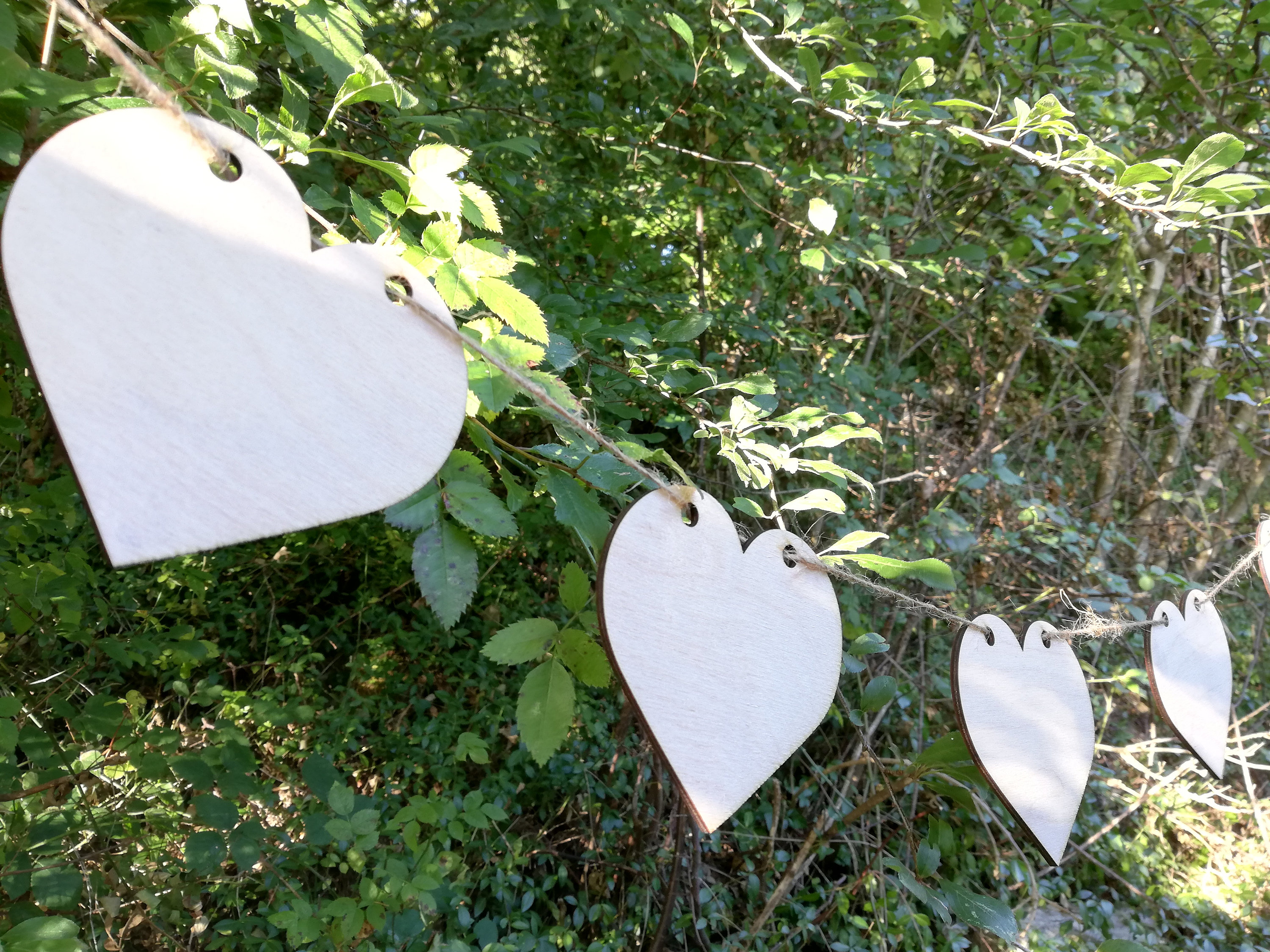 Wooden Heart Bunting - with Twine - Pack of 10 - Perfect wall decorat…