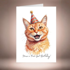 Può includere: Un biglietto d'auguri bianco con l'illustrazione di un gatto soriano arancione che indossa un cappellino da festa a righe colorate con un pon-pon. Il gatto ha la bocca aperta e i baffi. Il testo in basso recita: Have a Purr-fect Birthday!