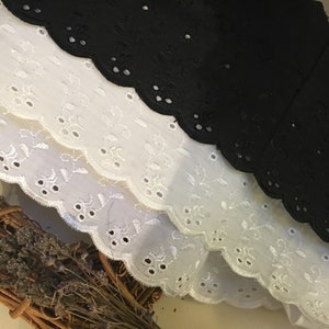 Bordure plate en dentelle brodée anglaise de 10 cm (4 po.) de qualité supérieure. Noir, blanc ou crème ivoire au choix