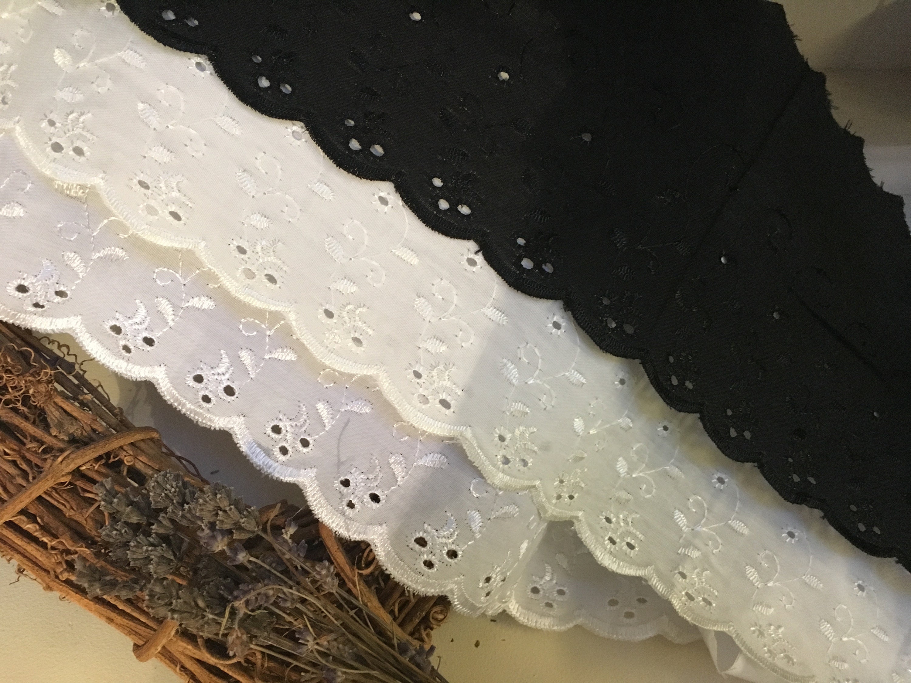 Premium Quality 4" / 10 cm Flat Broderie Anglaise Lace Trim. Cho…