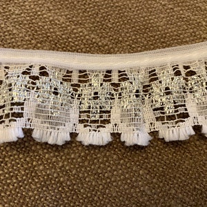 3cm/1.25 Pretty Nottingham Gathered Frilled Lace Trim Perfect for Dress Making, Sewing, Crafts. Choice of Shade & Length White/silver