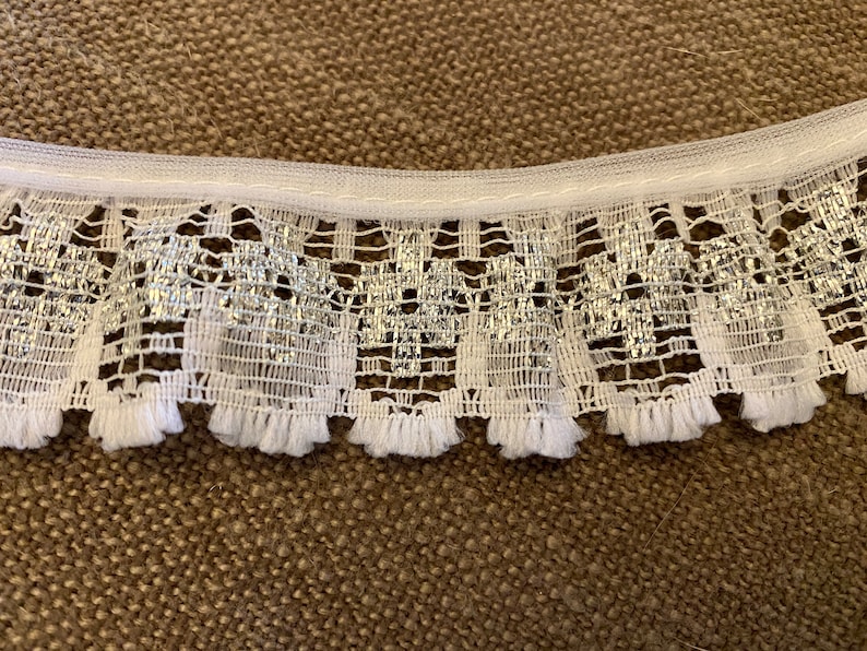3cm/1.25 Pretty Nottingham Gathered Frilled Lace Trim Perfect for Dress Making, Sewing, Crafts. Choice of Shade & Length White/silver